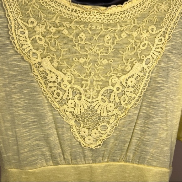 LARGE MAURICES YELLOW BLOUSE SHORT SLEEVE RUCHED  VNECK PASTEL BRIGHT STRETCH - Picture 9 of 12